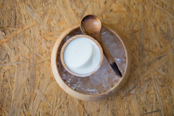 Pudding milk with ice