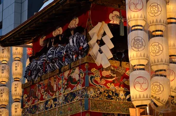 Zelfklevend Fotobehang Lantaarns van Gion-festival, Kyoto Japan Gion Matsuri Komagata Paper Lantern Yoiyama Kyoto © airpebble