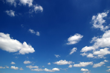 Obraz na płótnie Canvas white clouds