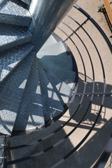 Escalier de métal en colimaçon