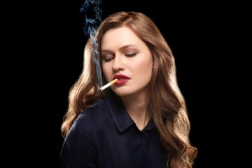 Obraz premium Portrait of beautiful woman with cigarette on black background