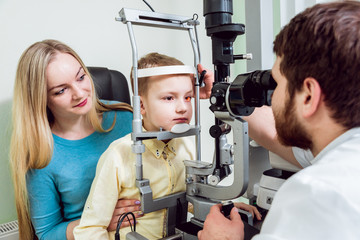 Slit lamp examination. Biomicroscopy of the anterior eye segment.