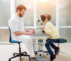 Obraz premium Synoptophore. Strabismus treatment. Squint test. Orthoptics.