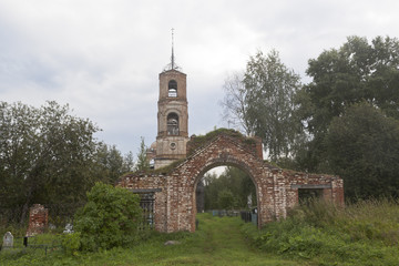 Fototapeta na wymiar Church of Basil the Great in Vasilievsky near the village of Koumikha, Kotlas district, Arkhangelsk region, Russia