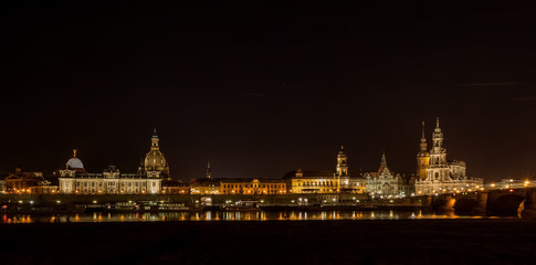 Obraz premium Dresden Germany Europe Cityscape Landscape River Bridge Elbe at night