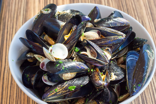 Bowl full of mussels