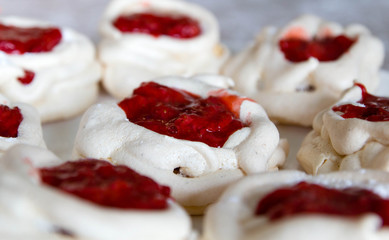 Meringues with strawberry fruit syrup