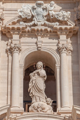 Fototapeta premium Statue in front of the Cathedral of Syracuse, Sicily