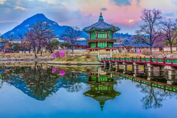 Afwasbaar fotobehang Gyeongbok of Gyeongbokgung paleis in Seoul City, Seoul, Zuid-Korea. © Kalyakan