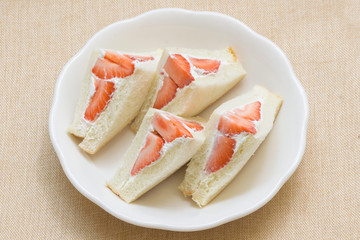 イチゴサンドイッチ
