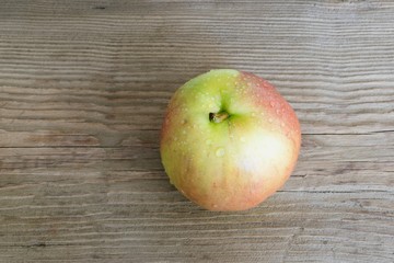 Jabłko na starej desce -długolecia