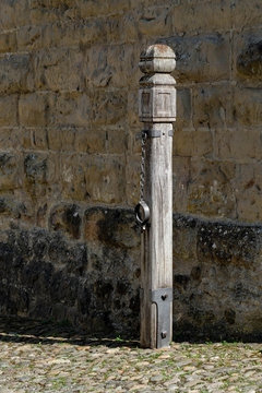 Pranger in der Burg