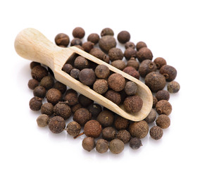 Whole allspice in a scoop