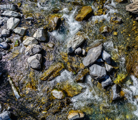 Fluss mit Wasser von oben sehen 