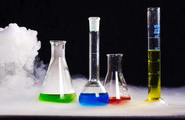 Apparecchiatura chimica nel fumo di ghiaccio secco