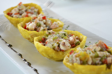 Canasticas de plátano verde frito con salpicón de pulpo