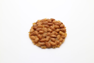 Fototapeta na wymiar Crispy peanuts cake