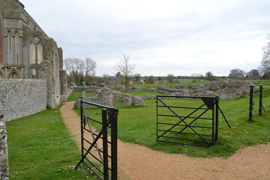 church abby ruins gate 