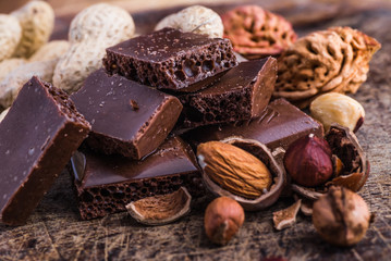 Chocolate bar/ chocolate bar pieces / nut chocolate/ chocolate background