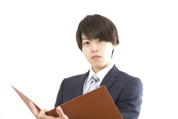 ビジネスマン　ファイルを見る　カメラ目線