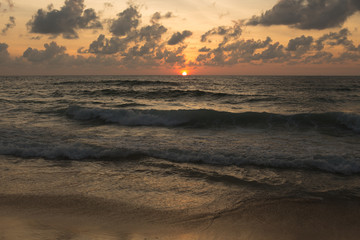 Fototapeta na wymiar a beautiful sunset in the sea