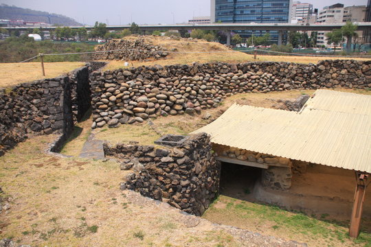 Fouilles Archéologiques à Cuicuilco