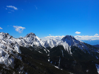 Fototapeta na wymiar 雪山の赤岳と阿弥陀岳