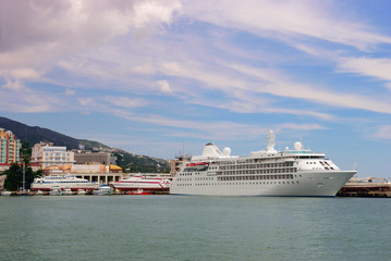 Fototapeta na wymiar Ships to the ports of Yalta. Ukraine