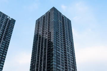 Fototapeta premium 豊洲のオフィスビルと空１