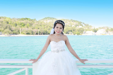Fototapeta na wymiar Photos Fashion Wedding Dress of Asian women at Si Chang Island.