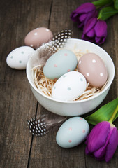 Obraz na płótnie Canvas Easter eggs in a bowl
