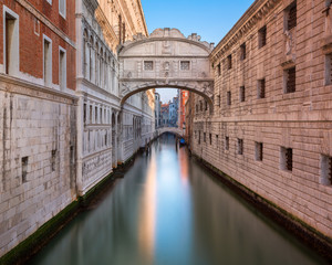 Fototapeta na wymiar Bridge of Sighs and Doge's Palace in Venice, Italy