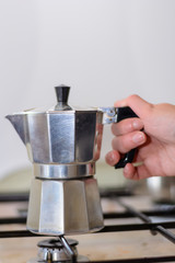 Kaffee kochen mit Kaffeekanne