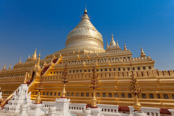 Shwe zi gon pagoda or Paya Temple in Nyaung-U Bagan, Myanmam, Burma