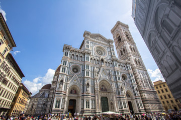 Fototapeta premium The Basilica di Santa Maria del Fiore and bell tower in Florence, Italy