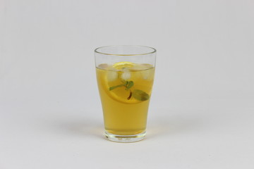 Green tea with lemon, mint and pieces of ice