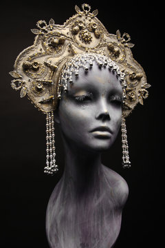 Statue in golden head decoration