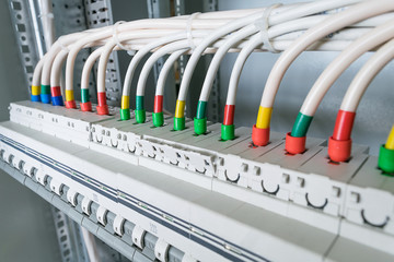 Connecting cables with cable lugs to circuit breakers.