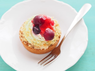ベリーとピスタチオのタルト