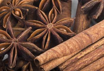 Cinnamon sticks anis stellate closeup