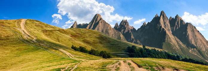 path through the mountain ridge with rocky peaks - obrazy, fototapety, plakaty
