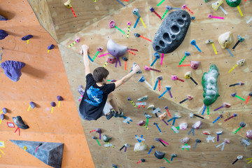 Boy Bouldering © vallejo123