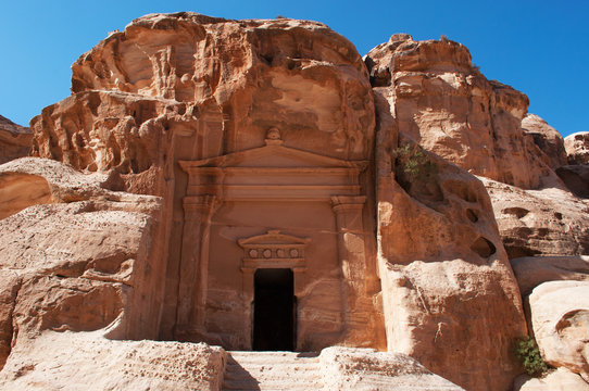 Parco Archeologico di Petra, 02/10/2013: tomba palazzo a Beida, la piccola Petra, nota come Siq al-Barid, sito archeologico nabateo con edifici scavati nelle pareti dei canyon di arenaria