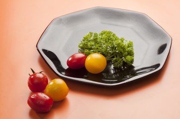 Black plate with parsley & Baby tomato with catchup  