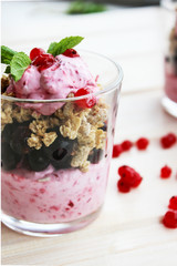 healthy Breakfast of cottage cheese , currants and roasted oat flakes