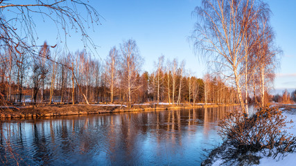 весенний пейзаж на реке во время заката, Россия, Урал © 7ynp100