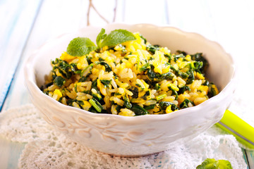 Fried rice with spinach and eggs