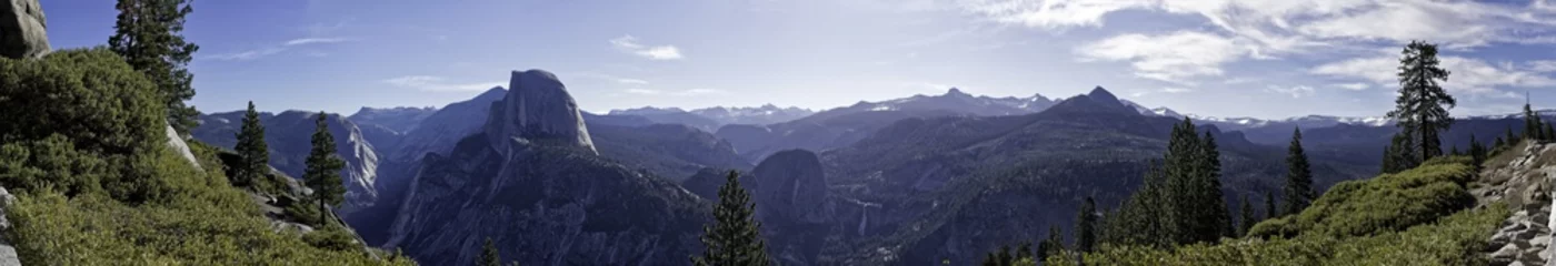 Foto op Aluminium The breathtaking view from Glacier Point at Yosemite National Park is for sure one of the most spectacular viewpoints in the world. Its located on top of the south wall of Yosemite Valley. © johannesoehl