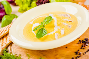 Cheese soup with chicken