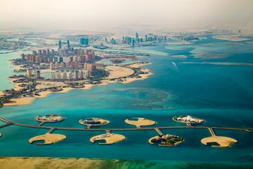 Foto op Plexiglas Luchtmening van stad Doha, hoofdstad van Qatar © Ivan Kurmyshov
